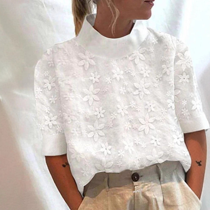 Blouse femme avec design de broderie florale et coupe courte Chic & Stil