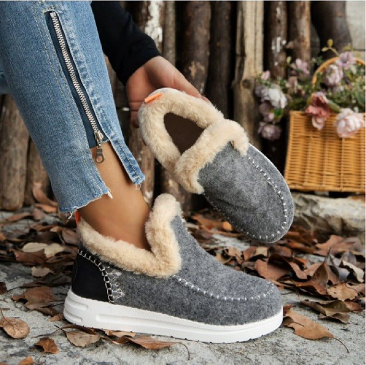 Ladies comfortable fleece slippers with warm lining and non-slip sole Lune London