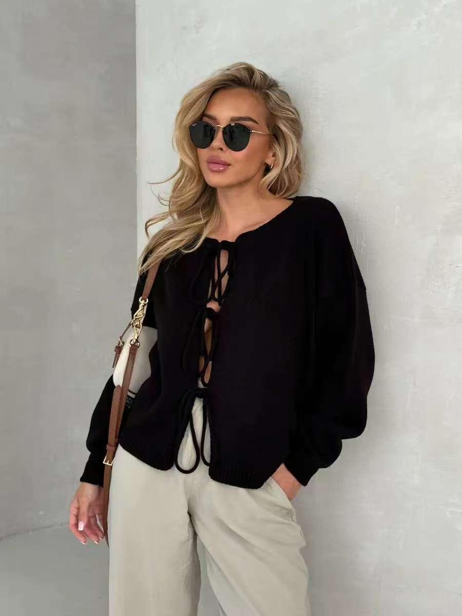Pull-over tricot décontracté pour femmes avec des détails de laçage décoratifs Chic & Stil