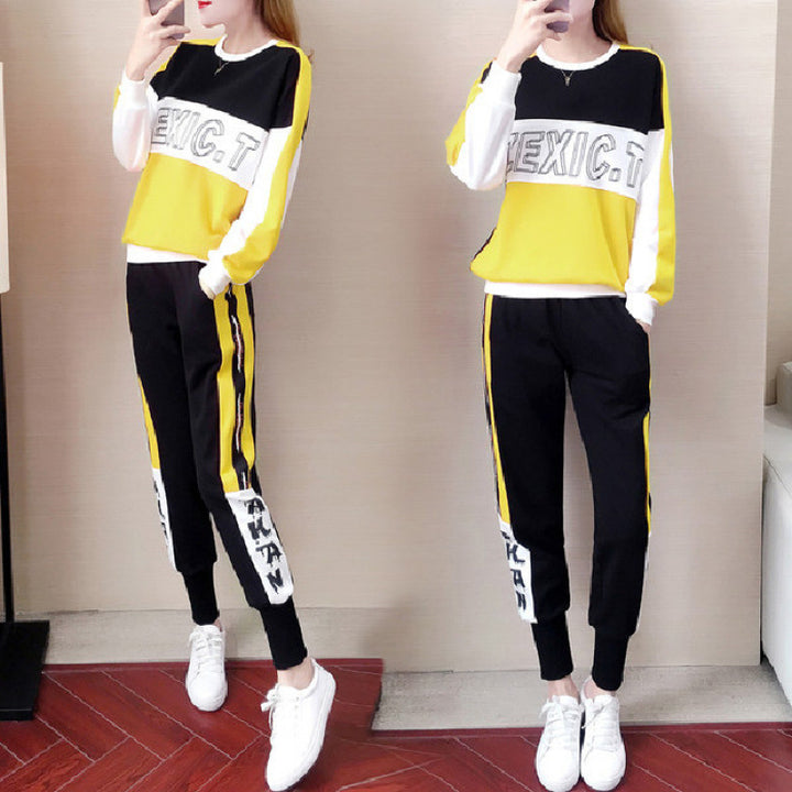 Women’s sporty leisure set with fashionable accents and elastic cuffs Chic & Stil