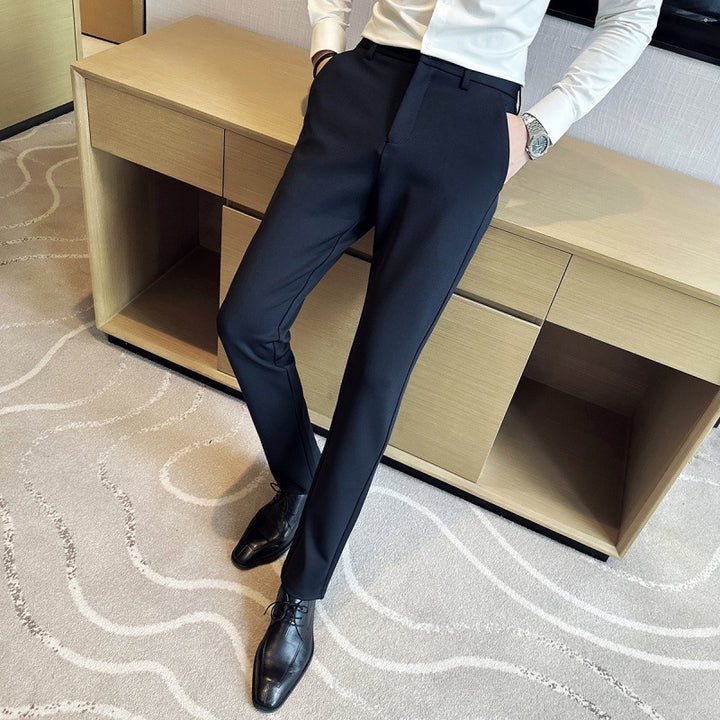 Elegant suit trousers for men in lightweight stretch material with side pockets Lune London
