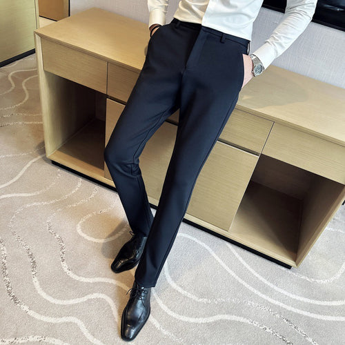 Elegant suit trousers for men in lightweight stretch material with side pockets Lune London
