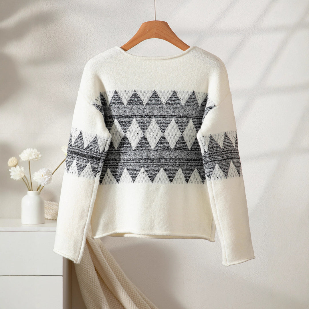 Women's knitted sweater with a modern wave pattern and a nice fit Lune London