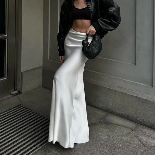 Elegant maxi skirt for ladies in flowing satin fabric with high waist Lune London