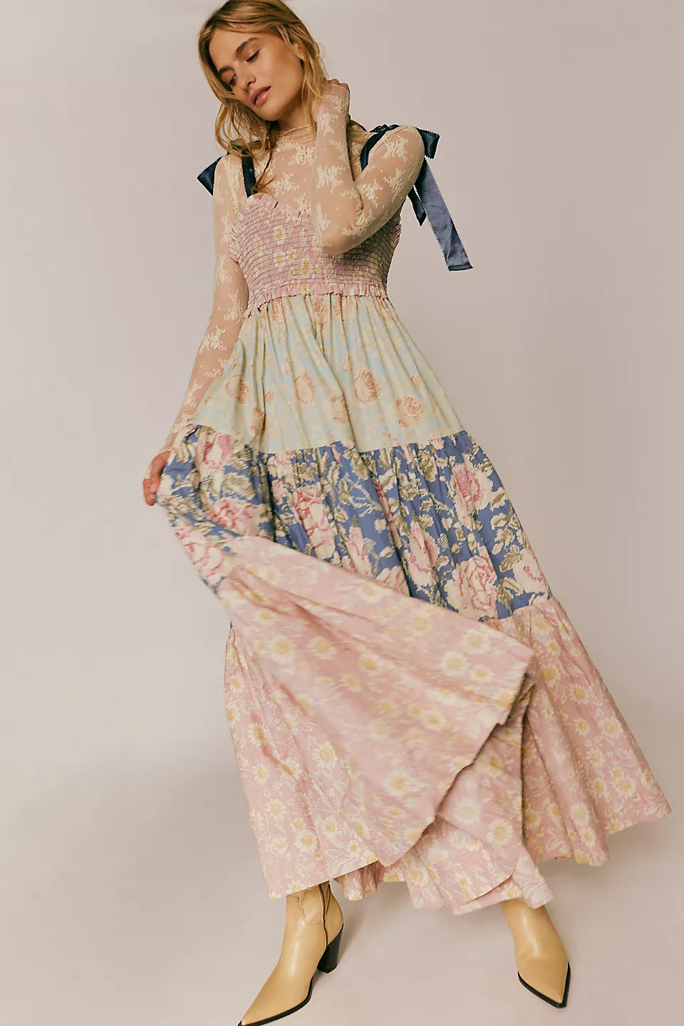 Ladies maxi dress with floral patterns and voluminous skirt Lune London