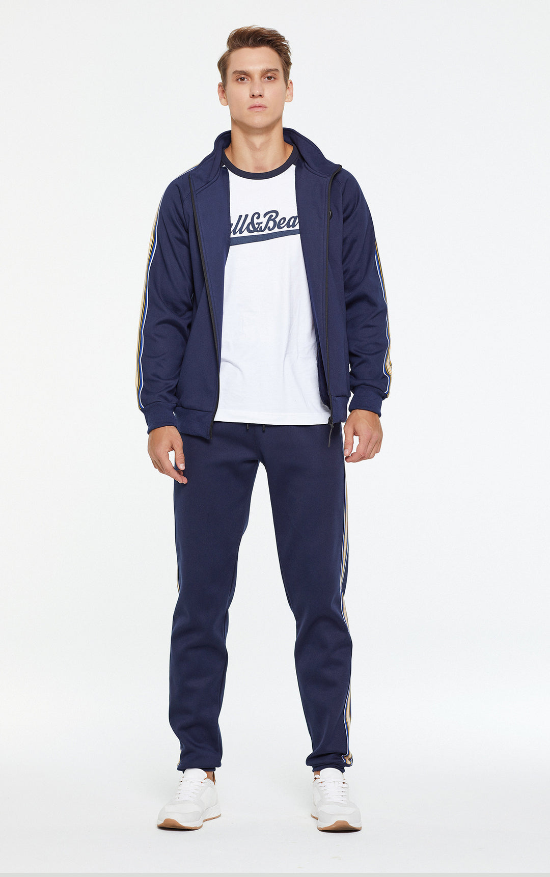 Casual tracksuit for men with practical pockets and breathable materials Lune London