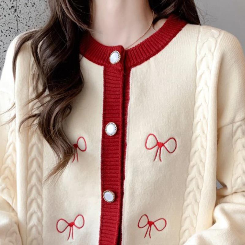 Ladies comfortable knitted cardigan with bow appliqués and a cable pattern Lune London