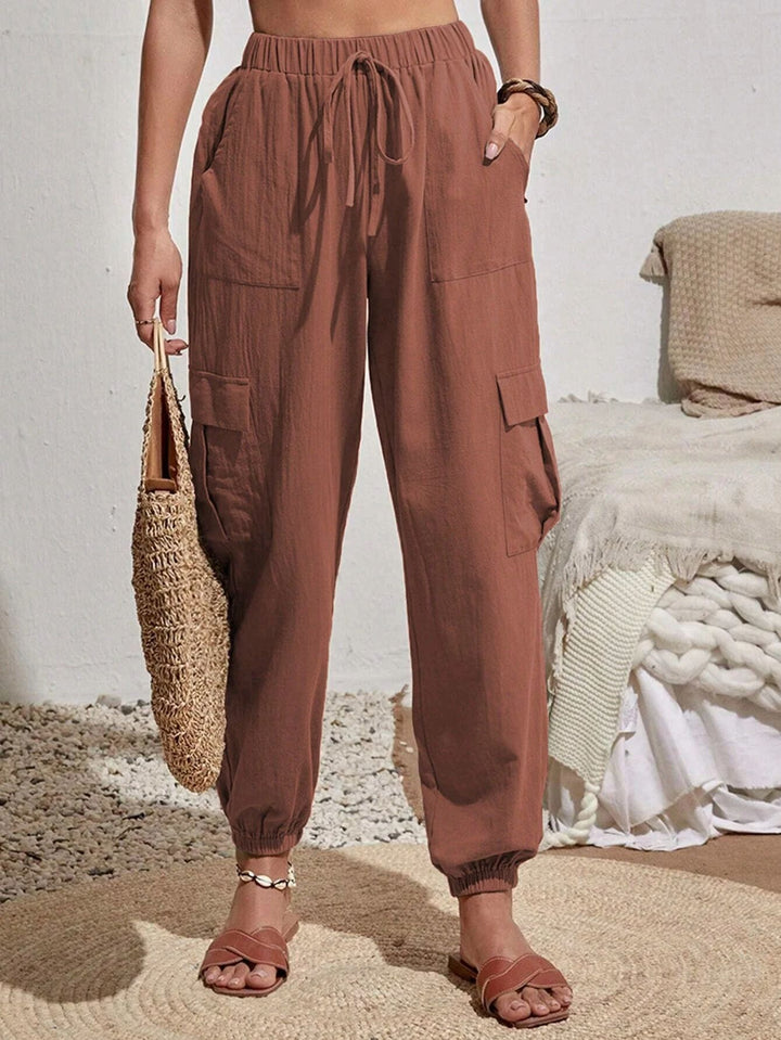 Casual cargo pants for women with elastic waist and practical pockets Lune London