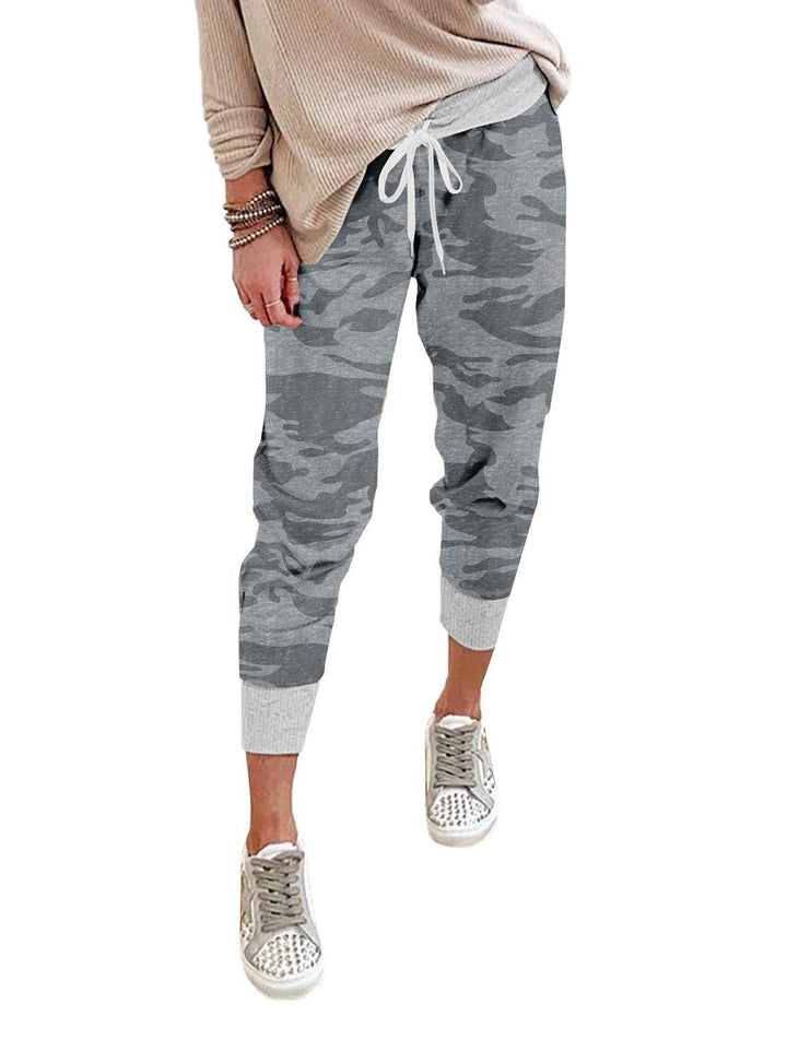 Comfortable cargo pants for women with elastic waist and side pockets Lune London
