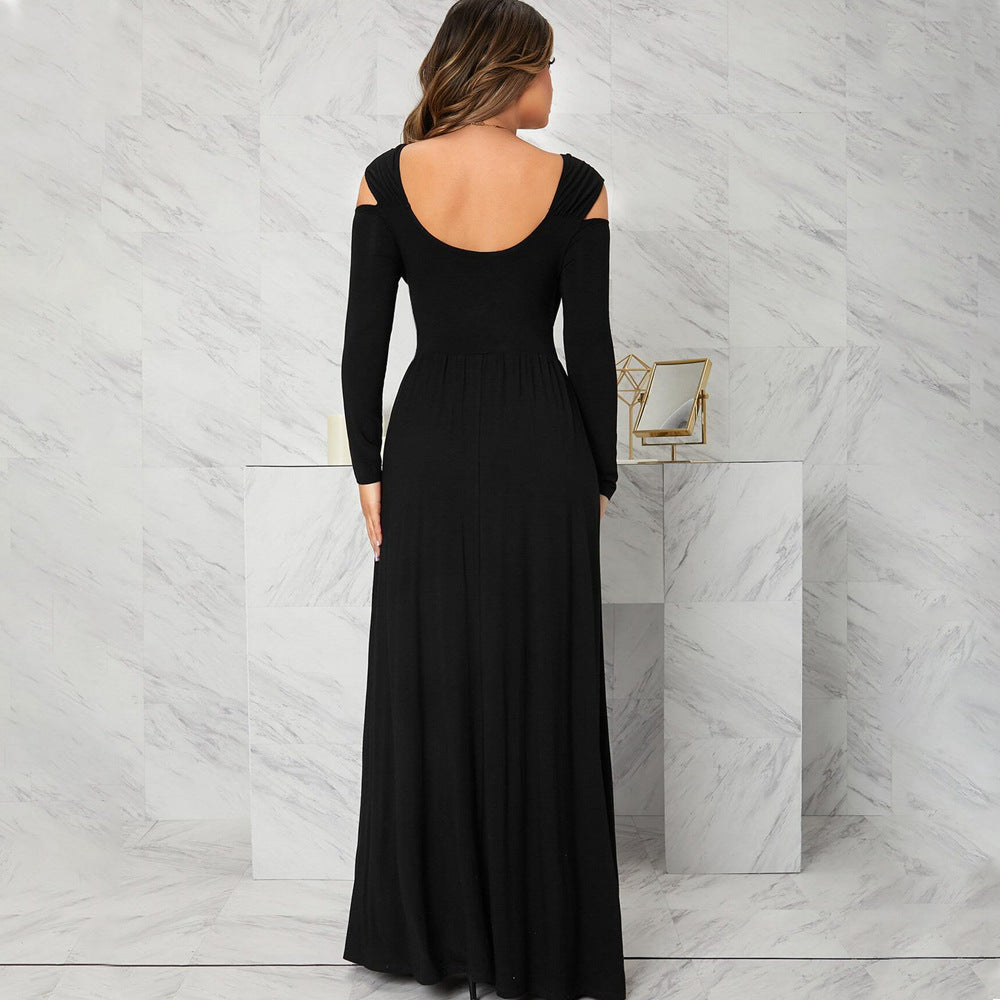 Robe maxi femme avec des détails dénudés sur les épaules et une fente élégante Chic & Stil
