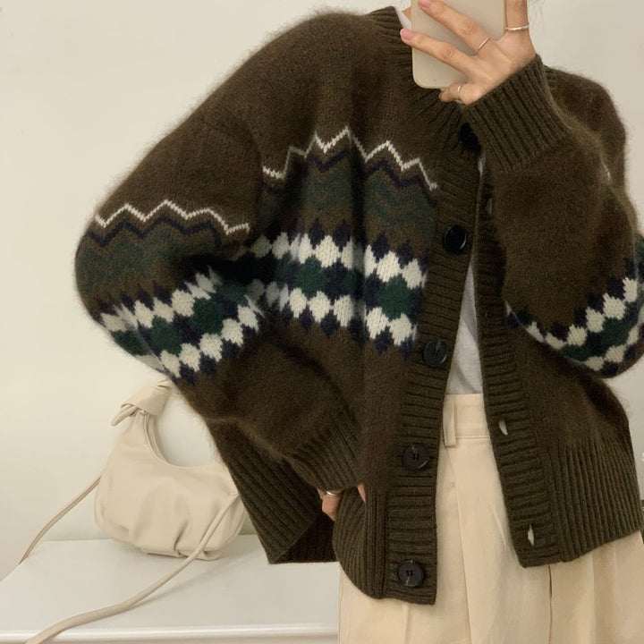 Cardigan en tricot confortable pour femmes avec des motifs ornementaux Chic & Stil