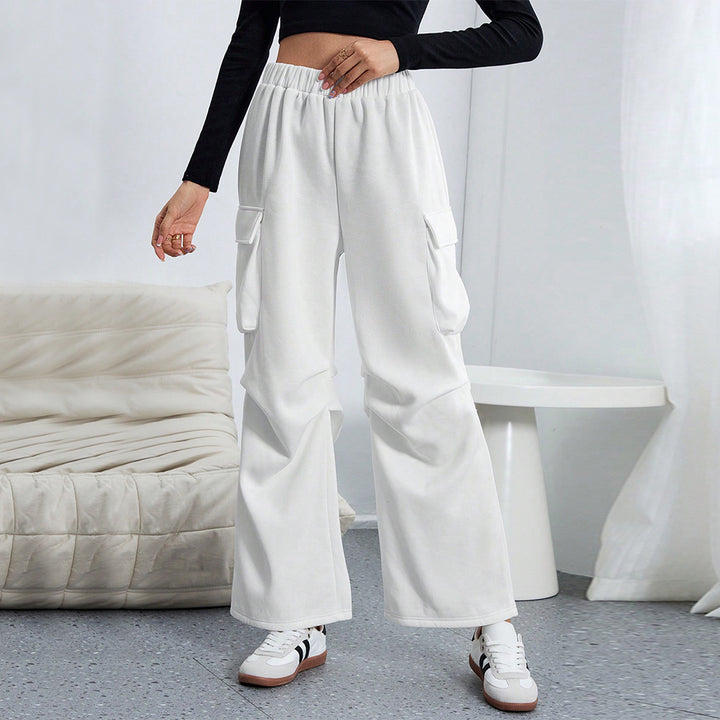 Pantalons cargo pour femmes avec une coupe ample et des poches pratiques Chic & Stil
