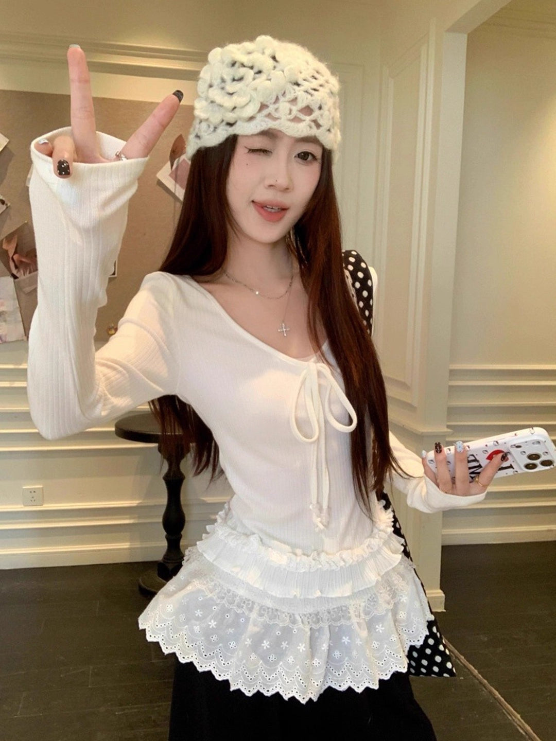 Women's elegant long sleeve shirt with ruffle details and adjustable neckline Chic & Stil