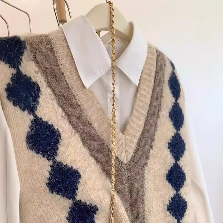Knit sweater for women with V-neck and geometric pattern Lune London