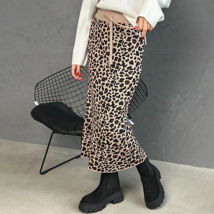 Midi skirt for women with leopard pattern and slit design Lune London