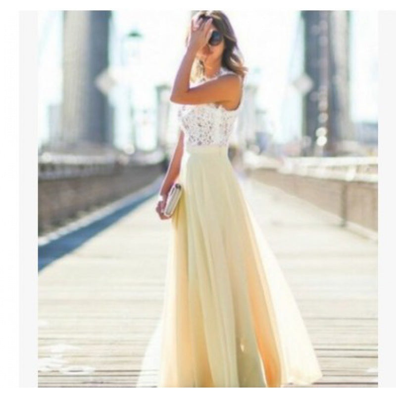 Robes maxi pour femmes avec un haut en dentelle florale et une jupe fluide Chic & Stil