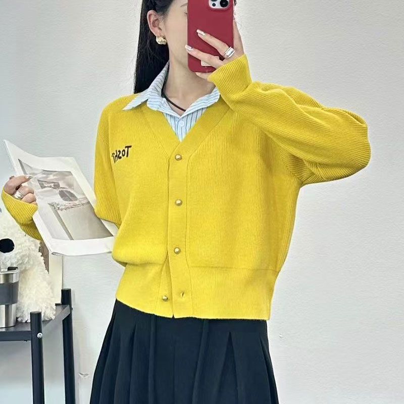 Femme cardigan décontracté avec col en V et boutons décoratifs Chic & Stil