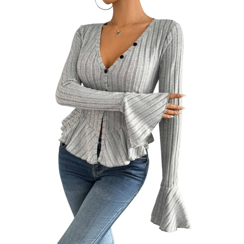 Cardigan féminin à la mode avec silhouette cintrée et détails de volants décoratifs Chic & Stil
