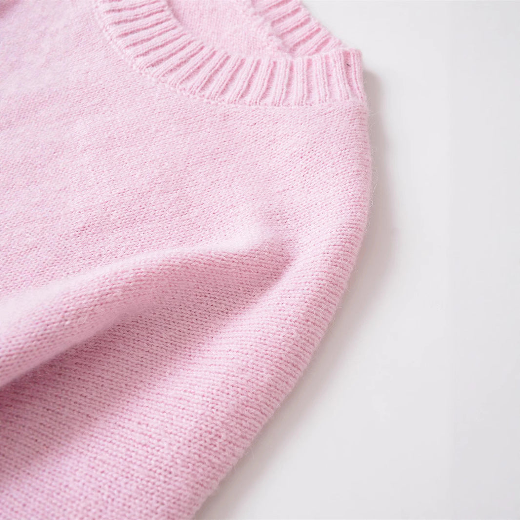Comfortable oversized sweater for women with a round neck and wide cuffs Lune London