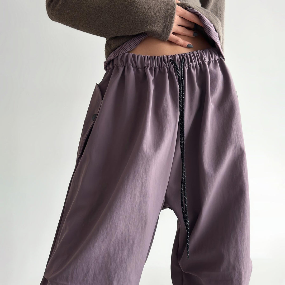 Casual cargo pants for women with a loose fit and practical pockets Lune London