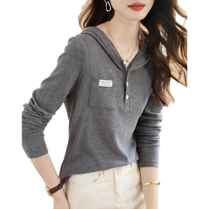 Hoodie décontracté pour femmes avec patte de boutonnage et poche poitrine décorative Chic & Stil
