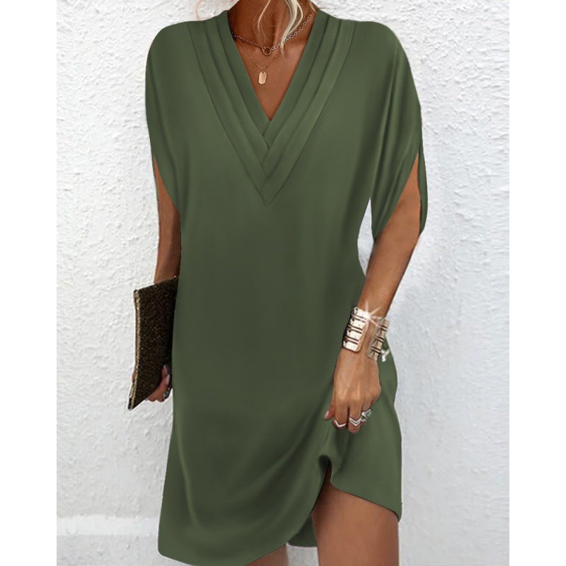 Elegant dress for women with V-neck, side slits and relaxed fit Lune London