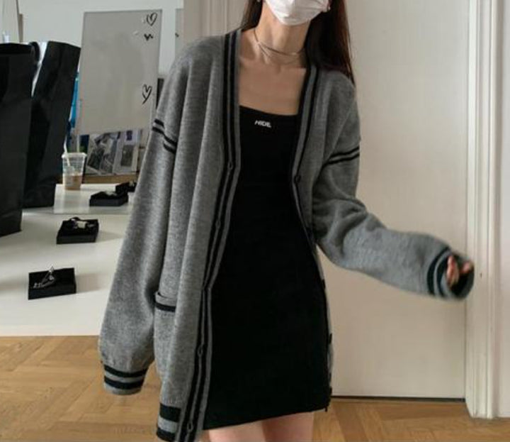 Women comfortable cardigan with casual cut and decorative band Lune London