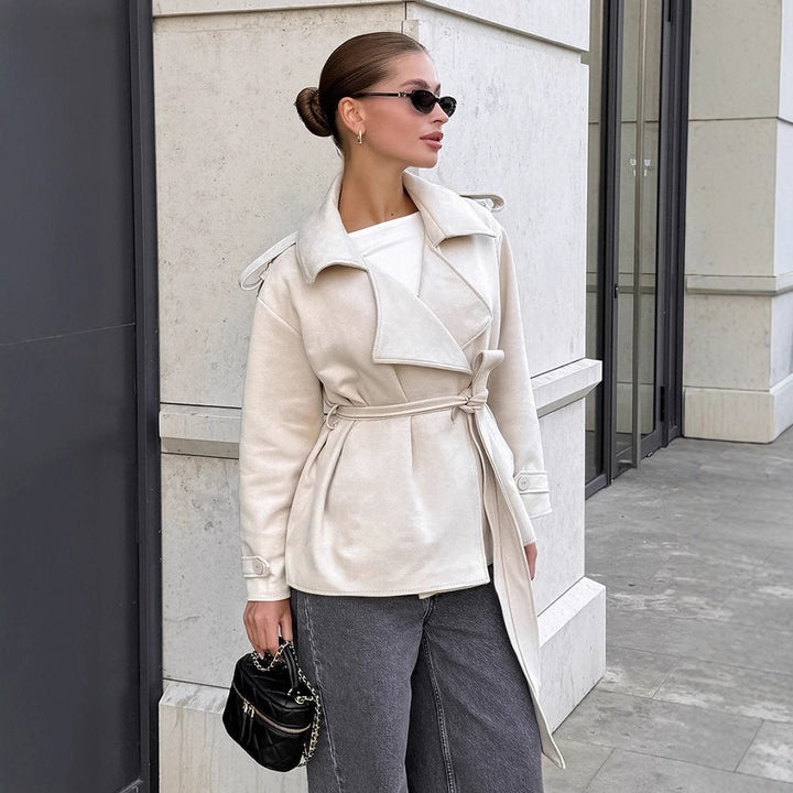 Elegant trench coat for women with removable belt and textured material Lune London
