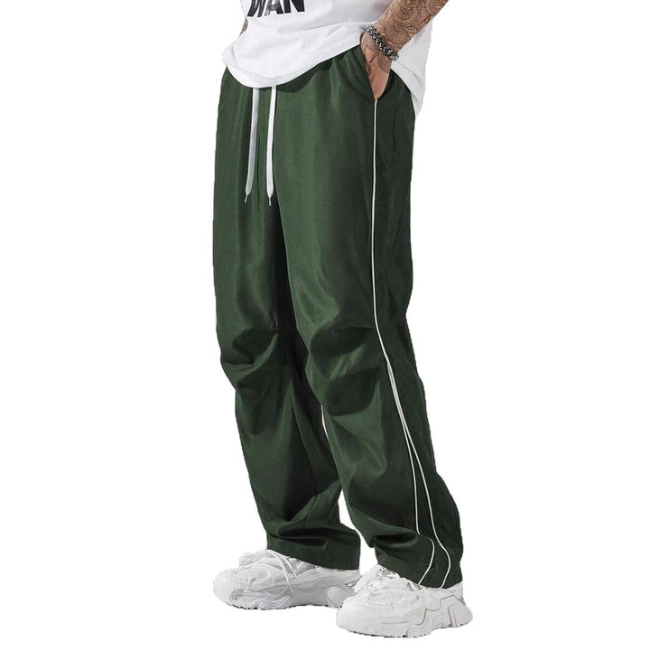 Casual sports pants for men with elastic waistband and side seams Lune London