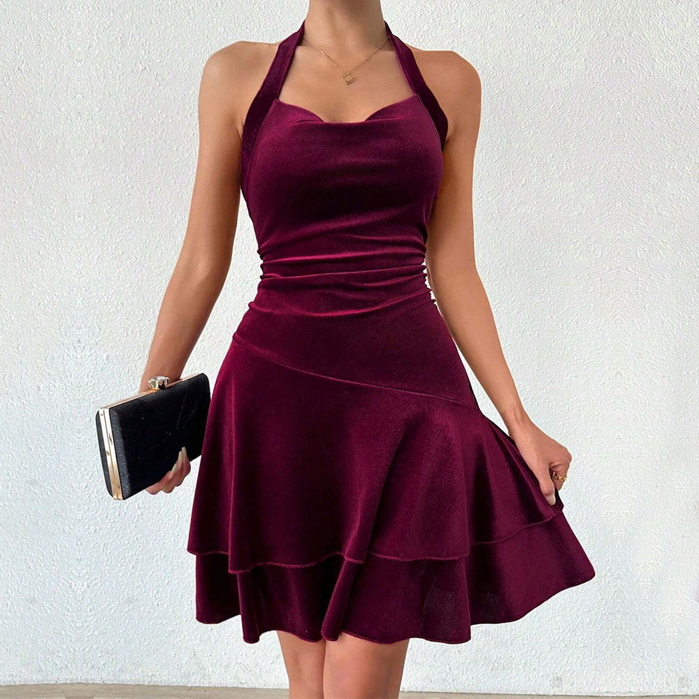 Robe de soirée ajustée pour femmes avec jupe volée et design à col halter Chic & Stil