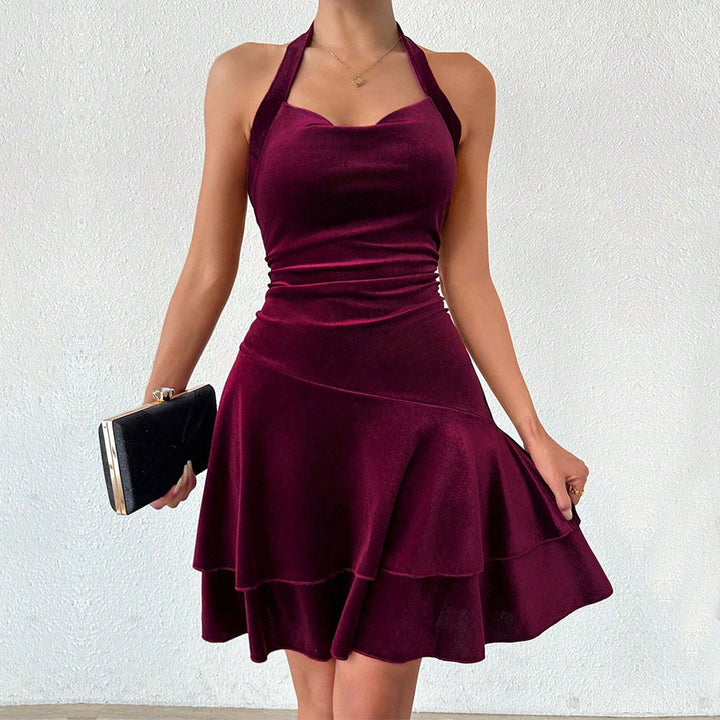 Robe de soirée ajustée pour femmes avec jupe volée et design à col halter Chic & Stil
