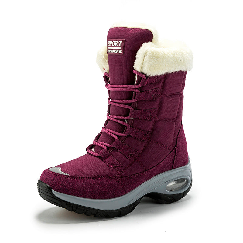 Winter hiking boots for women with insulating and slip-resistant sole construction Lune London