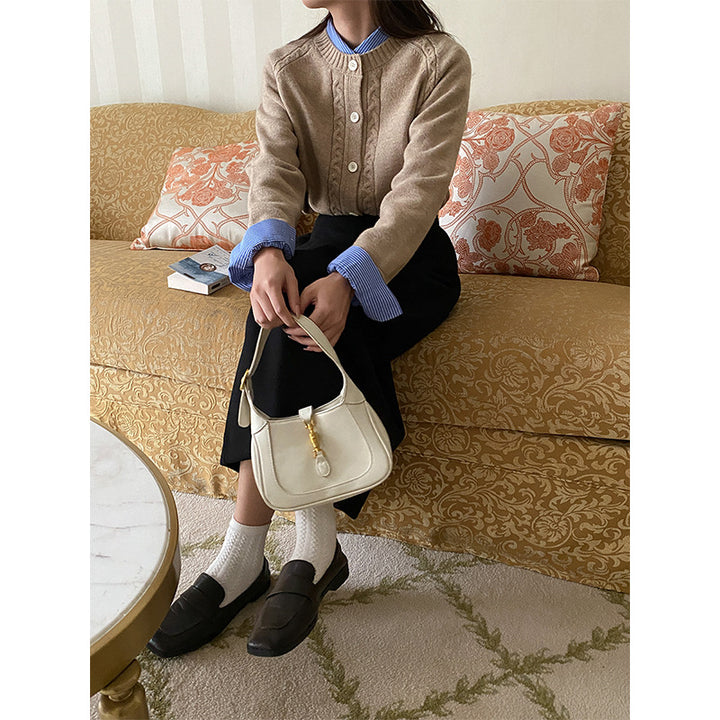 Women's knitted pullover with cable pattern Chic & Stil