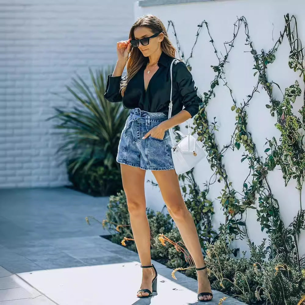 Shorts en denim taille haute pour femmes avec ceinture amovible Chic & Stil