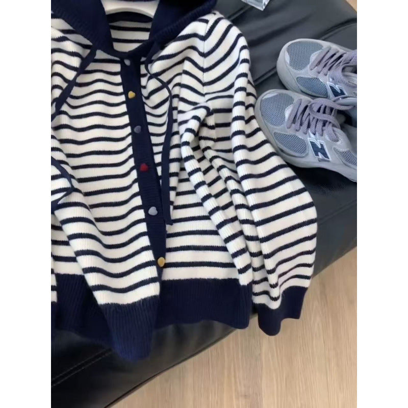 Cardigan à capuche pour femmes avec design rayé Chic & Stil