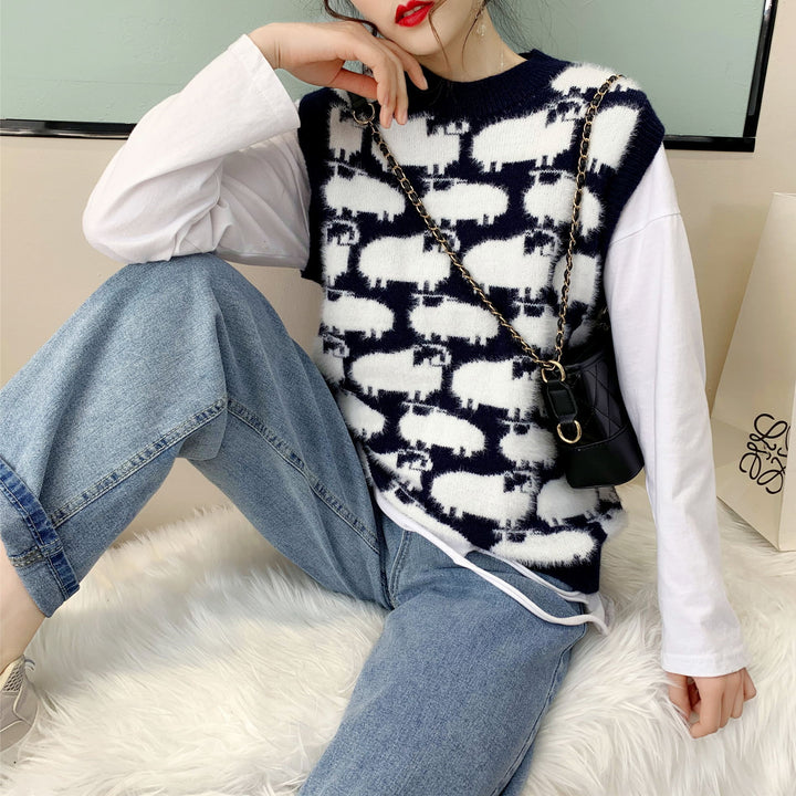 Knitted sweater for women with playful animal pattern and casual cut Lune London