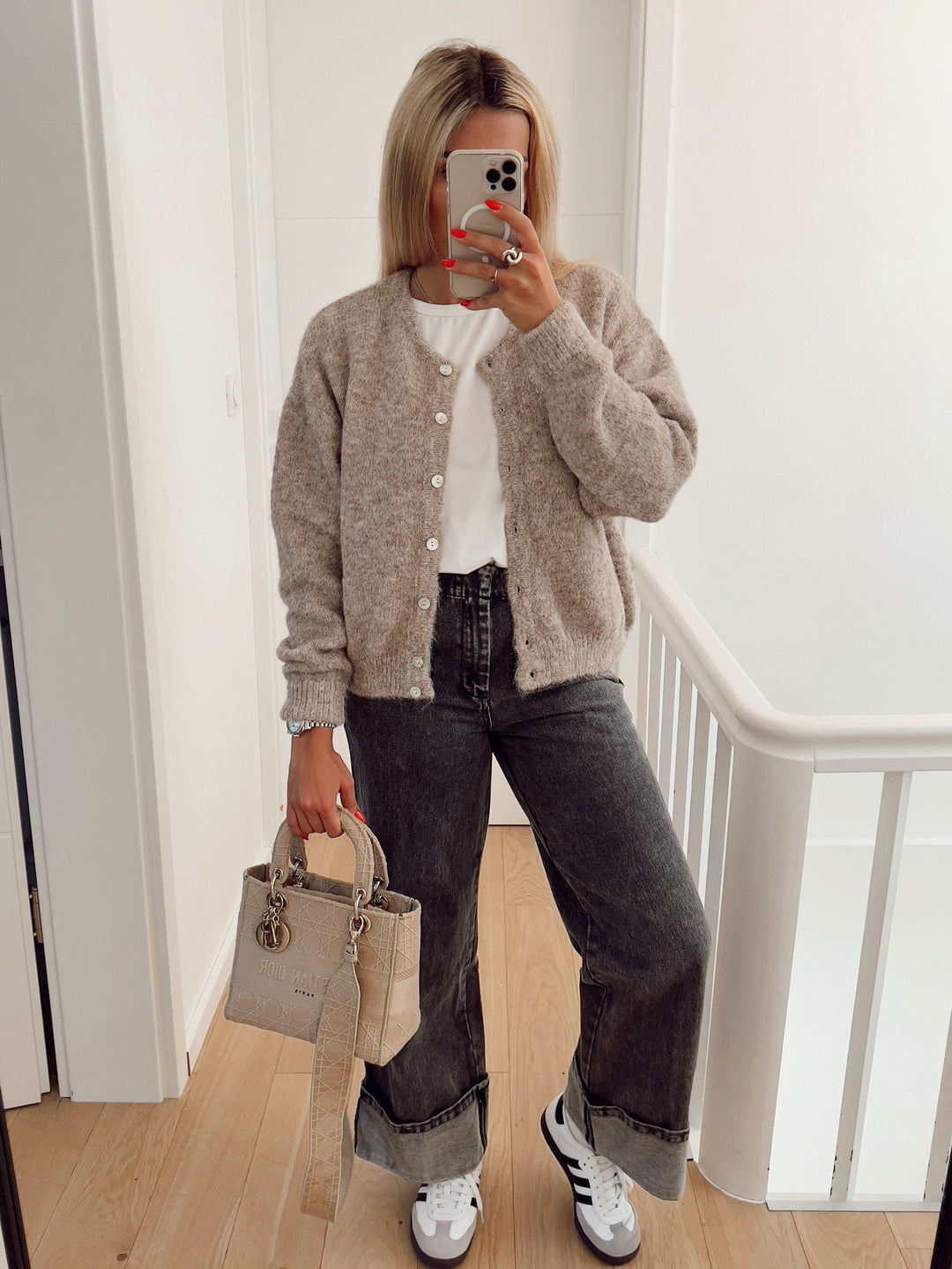 Veste en tricot décontractée pour dames avec texture fine et boutons Chic & Stil