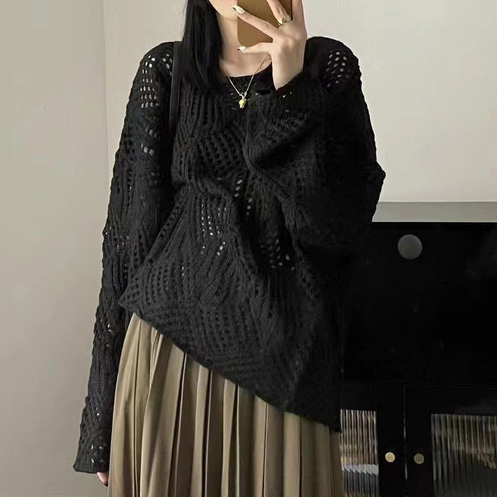 Chunky knit pullover for women with an innovative hole pattern and a relaxed fit Lune London