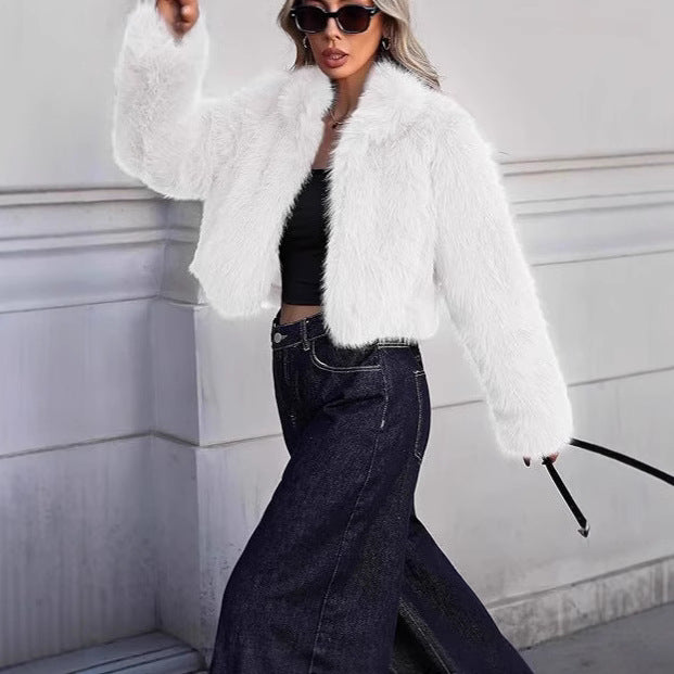 Ladies Short and Plush Faux Fur Jacket Lune London