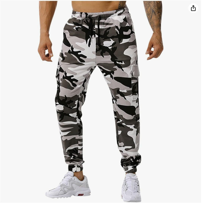 Trendy cargo pants for men with contrasting pockets and elastic waist Chic und Stil
