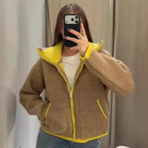 Veste en polaire confortable pour femmes avec fermeture éclair moderne et poches pratiques Chic & Stil