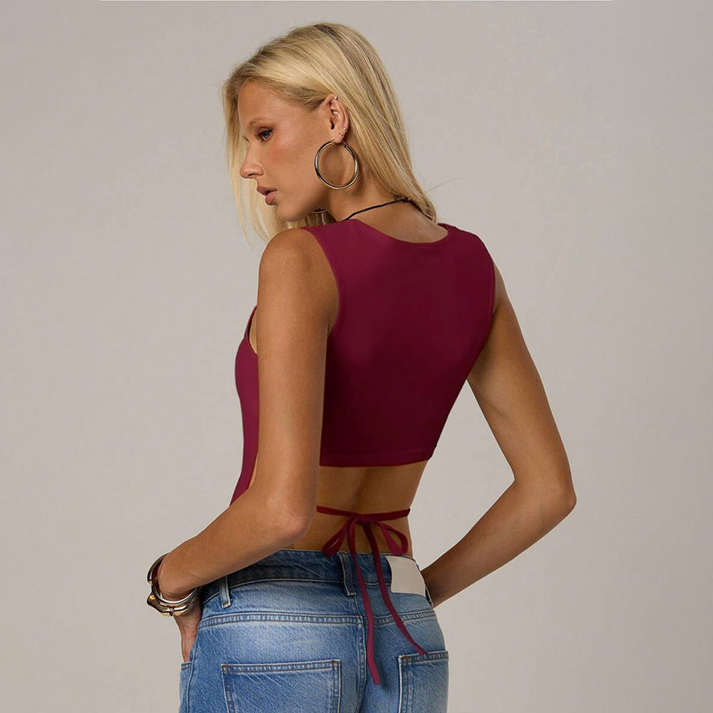 Débardeur ajusté pour femmes avec décolleté élégant et bretelles réglables Chic & Stil