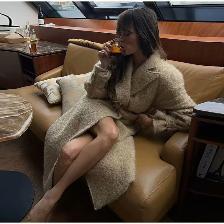 Elegant wool coat for women with belt detail Lune London