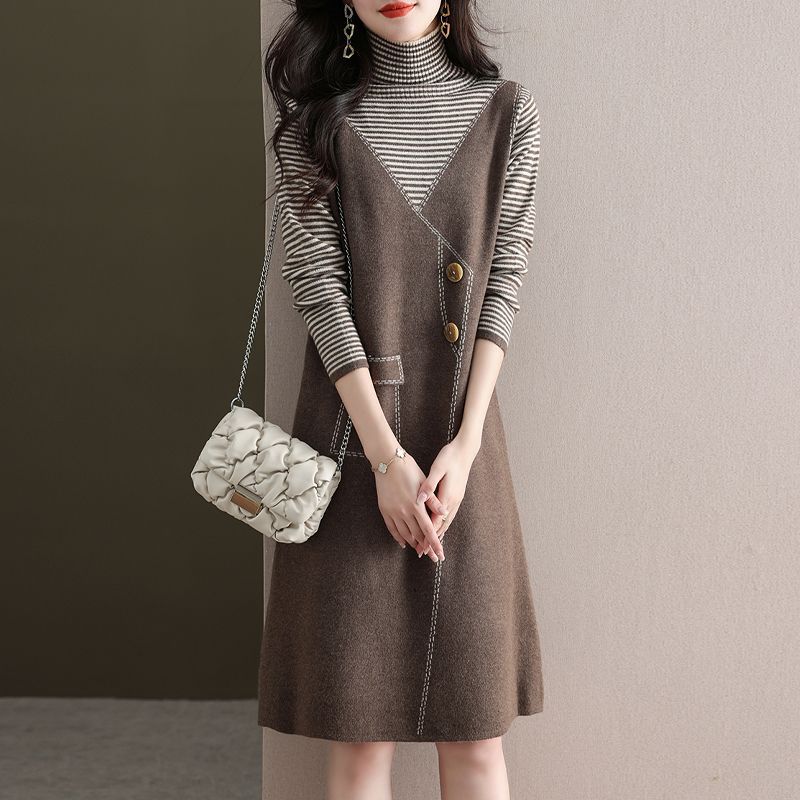 Robe portefeuille pour femmes avec détail de bouton latéral Chic & Stil