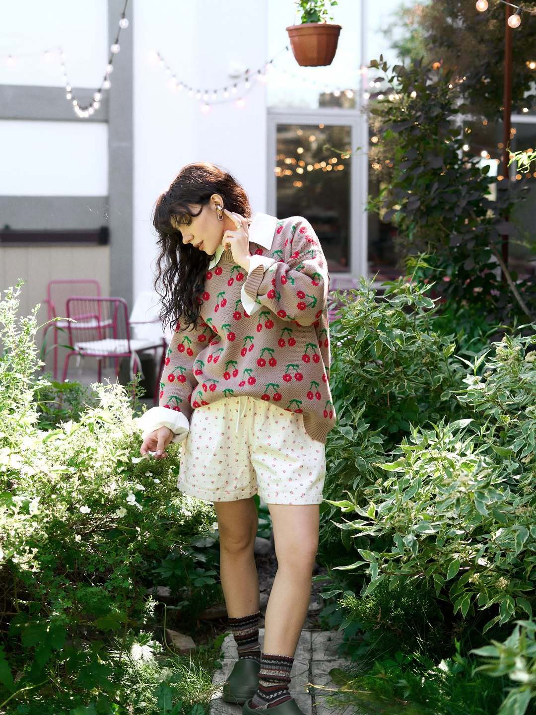 Pull femme confortable avec motif cerise et légère structure Chic & Stil