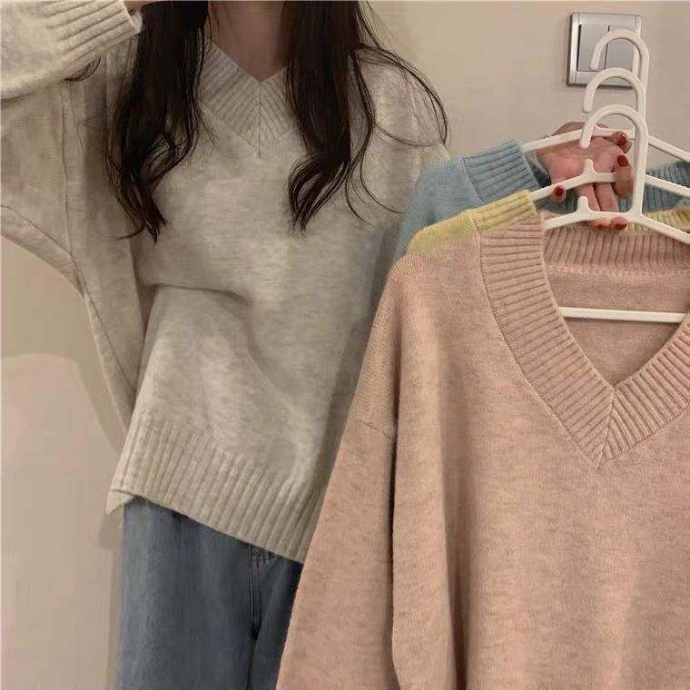 Pull doux pour femmes à col en V fabriqué en laine de haute qualité Chic & Stil