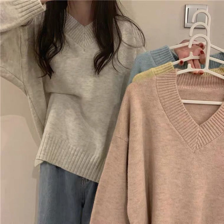 Pull doux pour femmes à col en V fabriqué en laine de haute qualité Chic & Stil