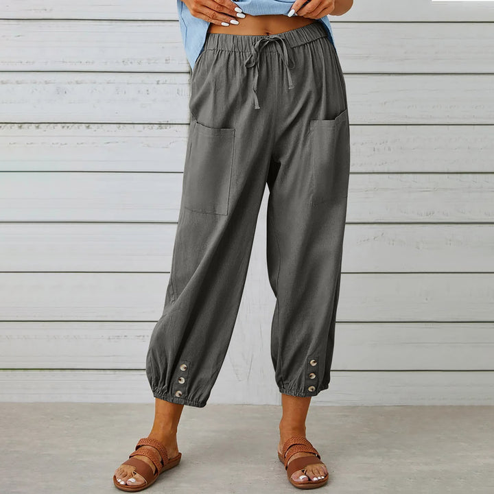 Comfortable leisure pants for women with side pockets and suspenders Lune London