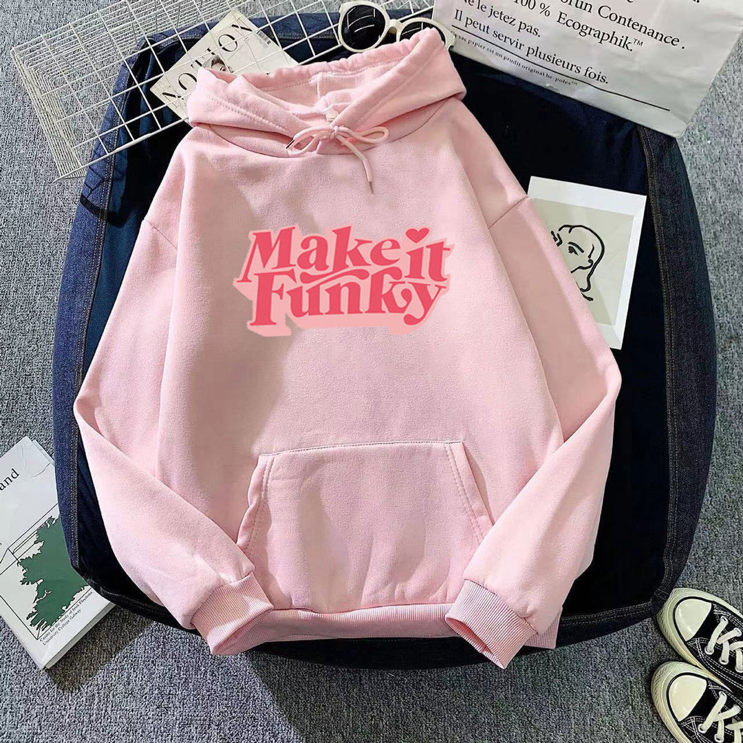 Women's hoodie with striking lettering Chic & Stil