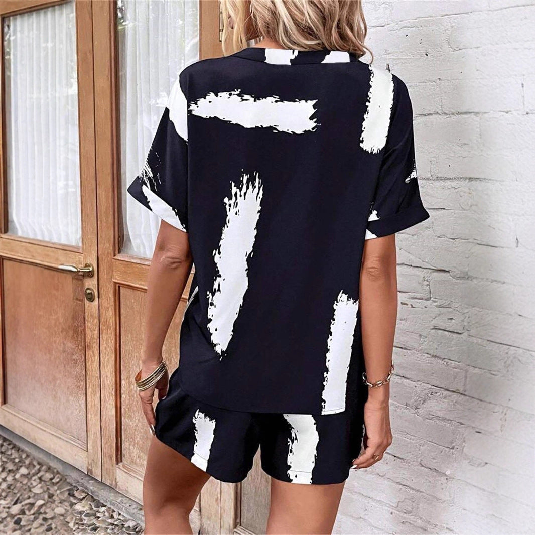 Summer jumpsuit for women with an elegant V-neck and practical pockets Lune London
